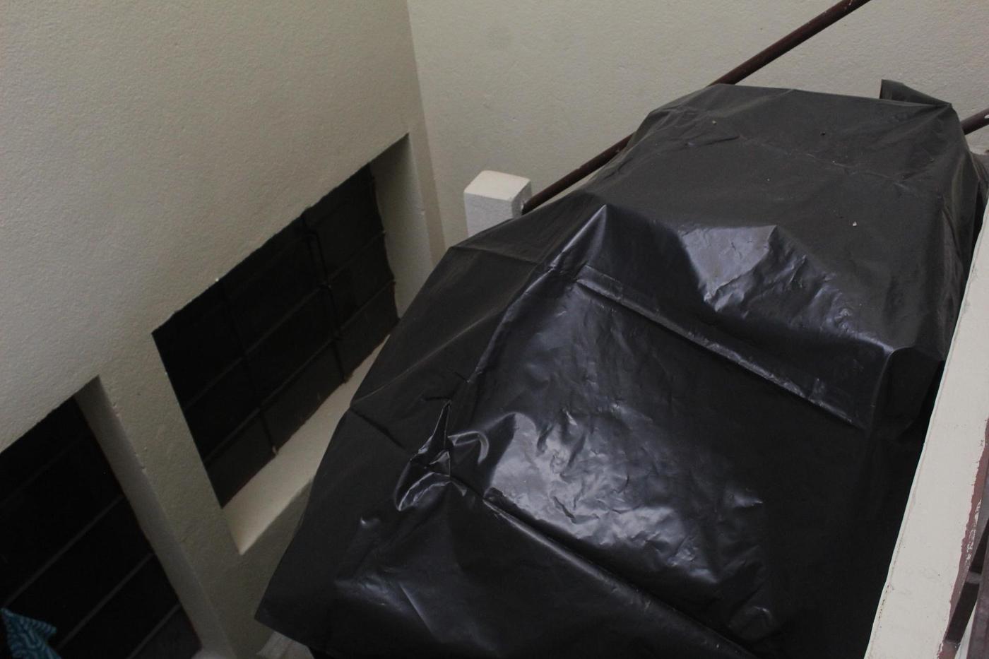  En los pasillos se resguardan materiales para que sean afectados por humedad y el polvo. Foto: Simón Antonio Ramón 