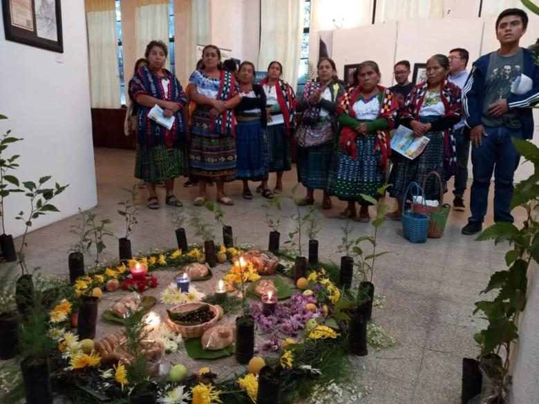 Créditos: Ceremonia maya en el Sexto Festival Cultural por el Acuerdo de Escazú. Foto Prensa Comunitaria