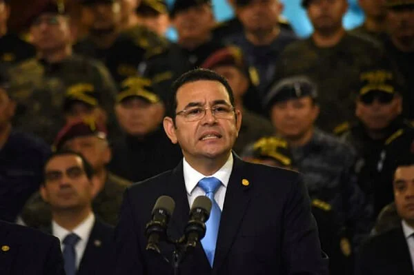 El expresidente Jimmy Morales continúa en impunidad ocho años después de la tragedia. Sobrevivientes han pedido que sea investigado y llevado a los tribunales. Foto: El Mundo. 