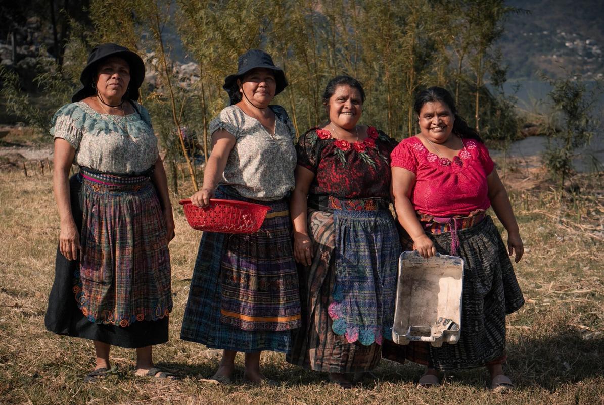 Créditos: La jornada de limpieza realizada en la orilla del lago de Atitlán en San Pedro La Laguna permitió la extracción de 1,500 libras de desechos. Foto de Alex PV