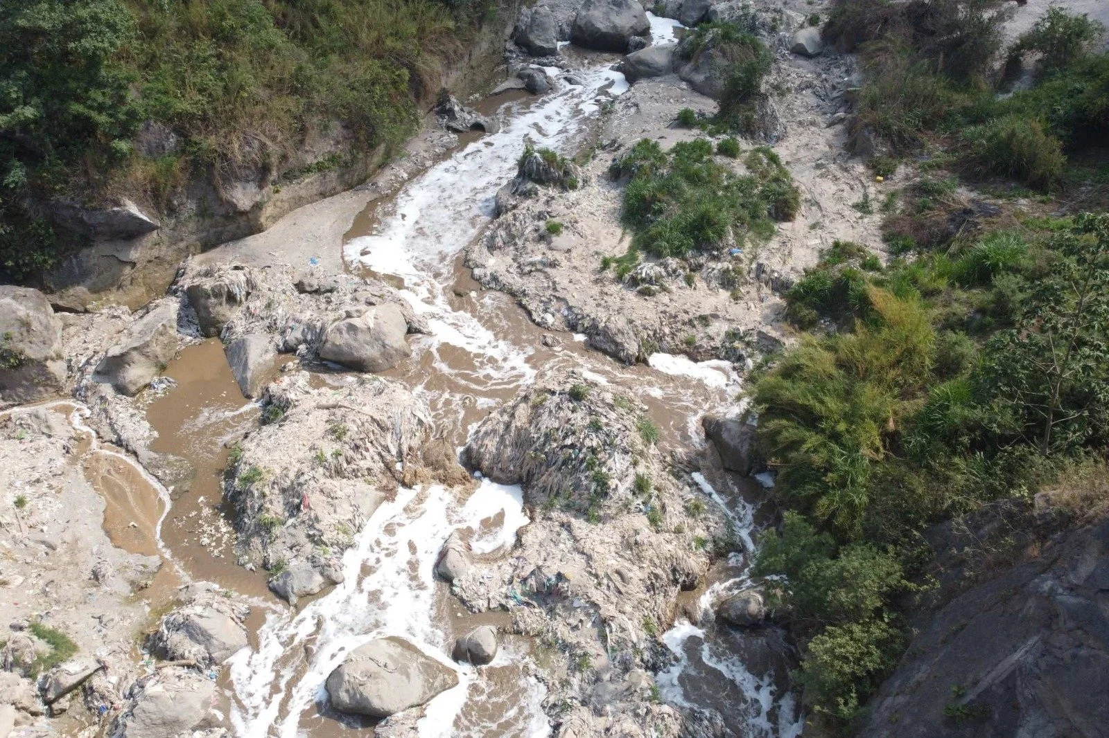  Aspecto del río Chinautla previo a llegar a Santa Cruz Chinautla. Foto Javier Oviedo/Cortesía AIDA 