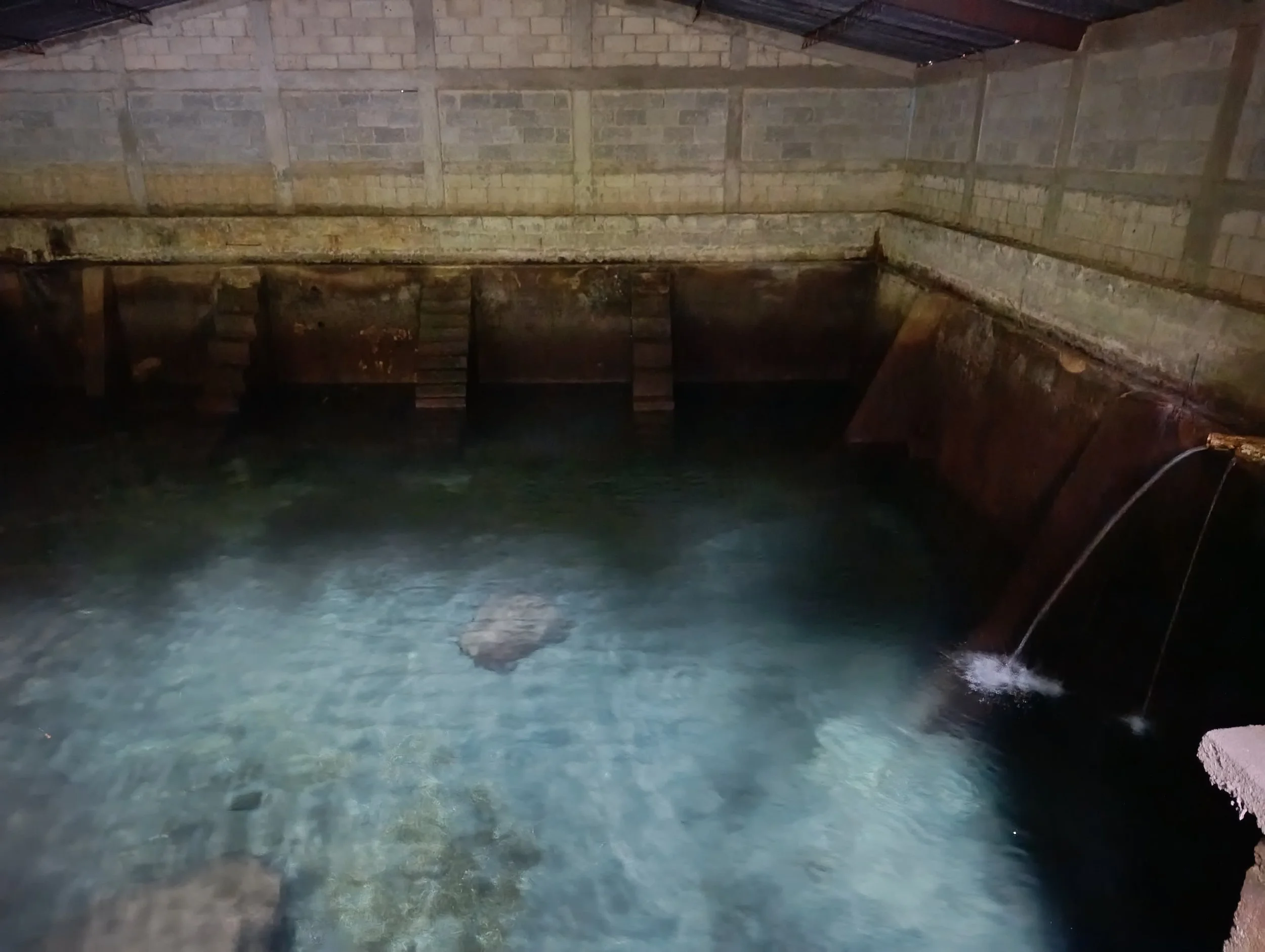  Imagen del tanque donde fluye el agua del manantial que abastece al municipio. Foto Joel Solano 