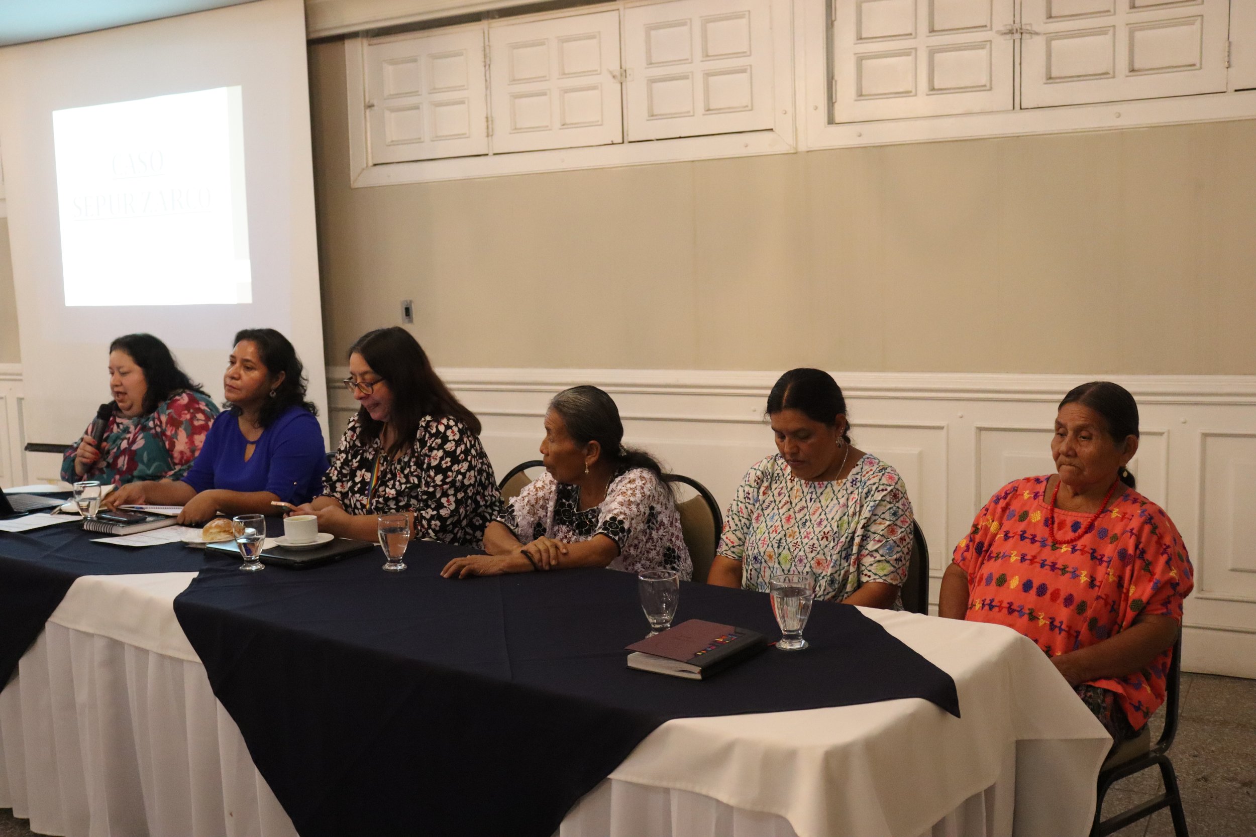  Durante el conversatorio del caso Sepur Zarco, avances, retos y desafíos. Crédito: Eslly Melgarejo. 