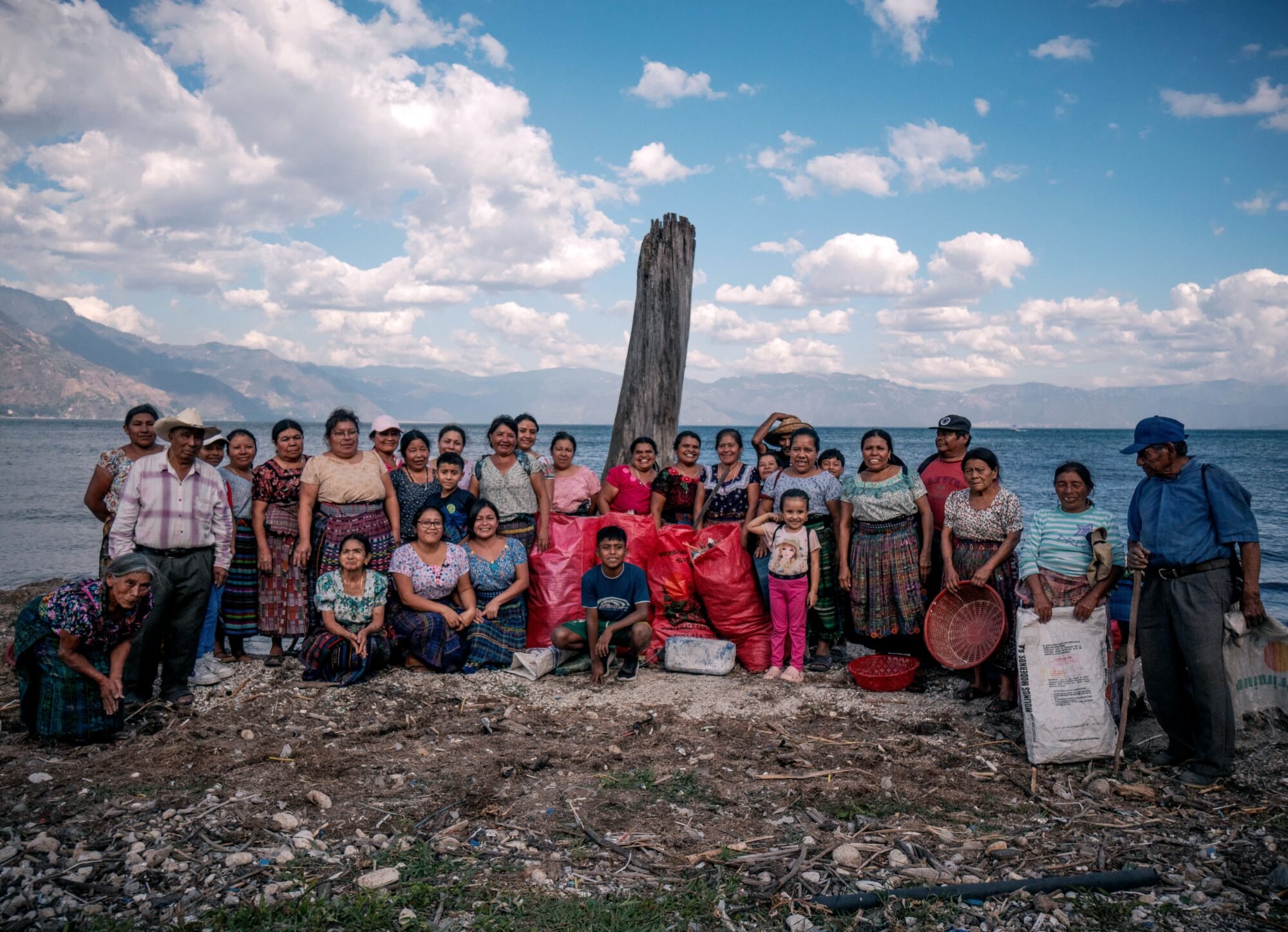  Las Guardianas del Lago y el colectivo Tz’unun Ya’ han realizado una labor durante los últimos 16 años. Foto de Alex PV 