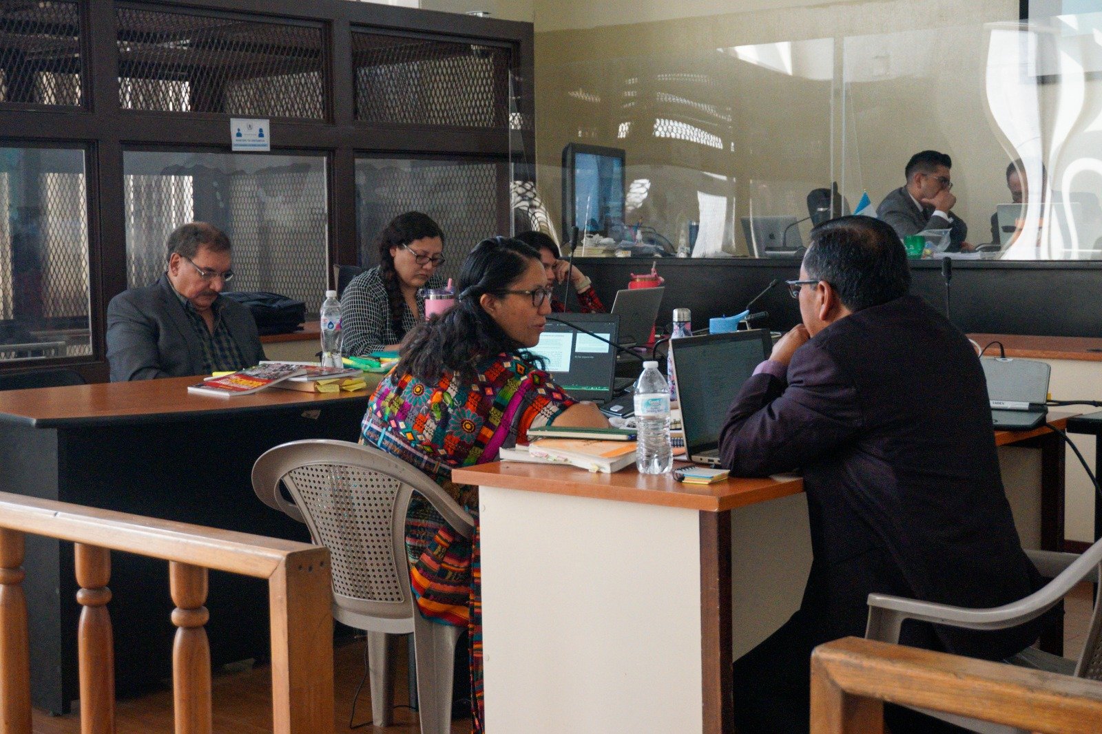  Jovita Tzul, abogada de los querellantes y víctimas durante su exposición. Foto Prensa Comunitaria 