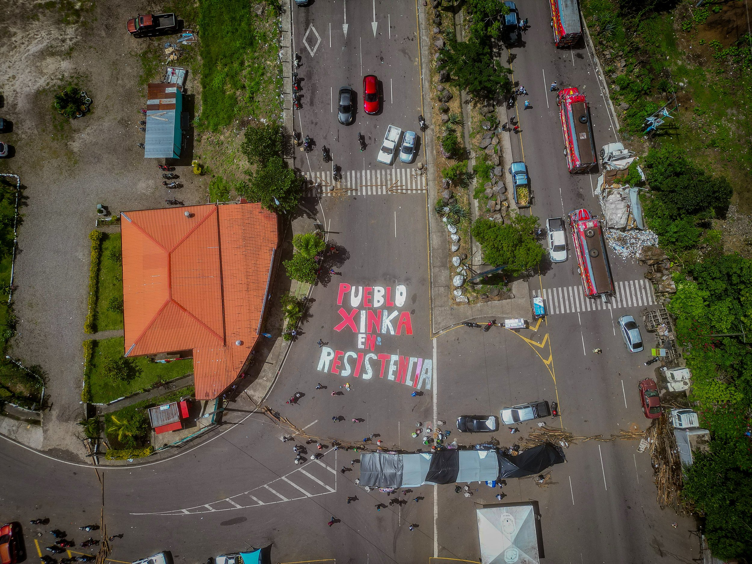  “El pueblo Xinka en resistencia”, la consigna que sostuvo esta población indígena durante los 106 días del Paro Nacional. La fotografía fue tomada en El Boquerón de Cuilapa, Santa Rosa. Foto de Wellinton Osorio 