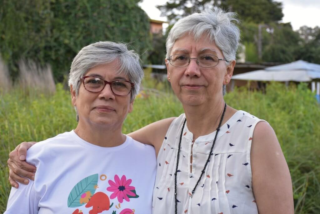  Emma Molina Theissen y su hermana Lucrecia. Fotografía: Andrea Rodríguez 