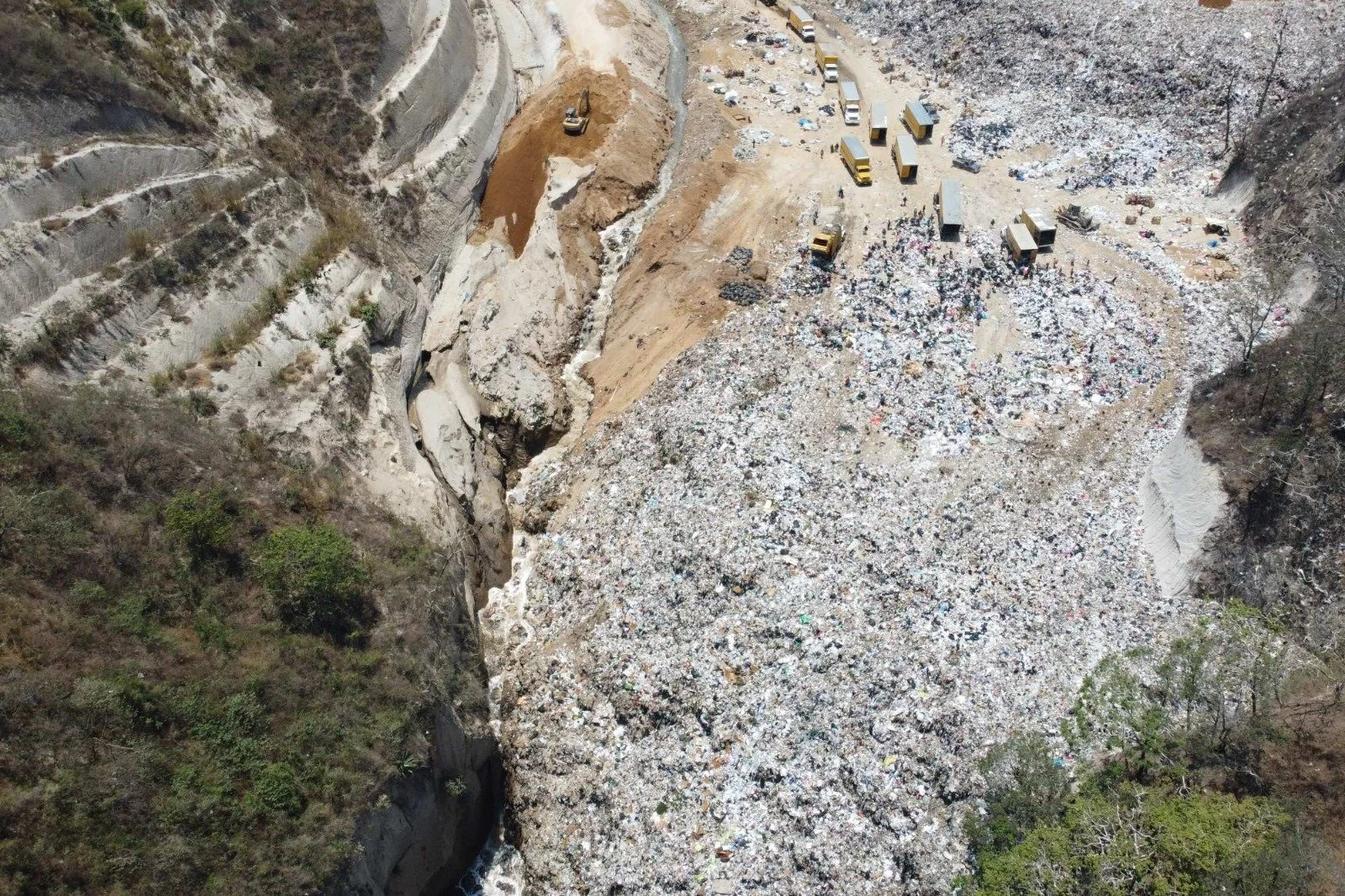  Aspecto del vertedero de la zona 3 en la ciudad de Guatemala. Foto Javier Oviedo, cortesía AIDA 