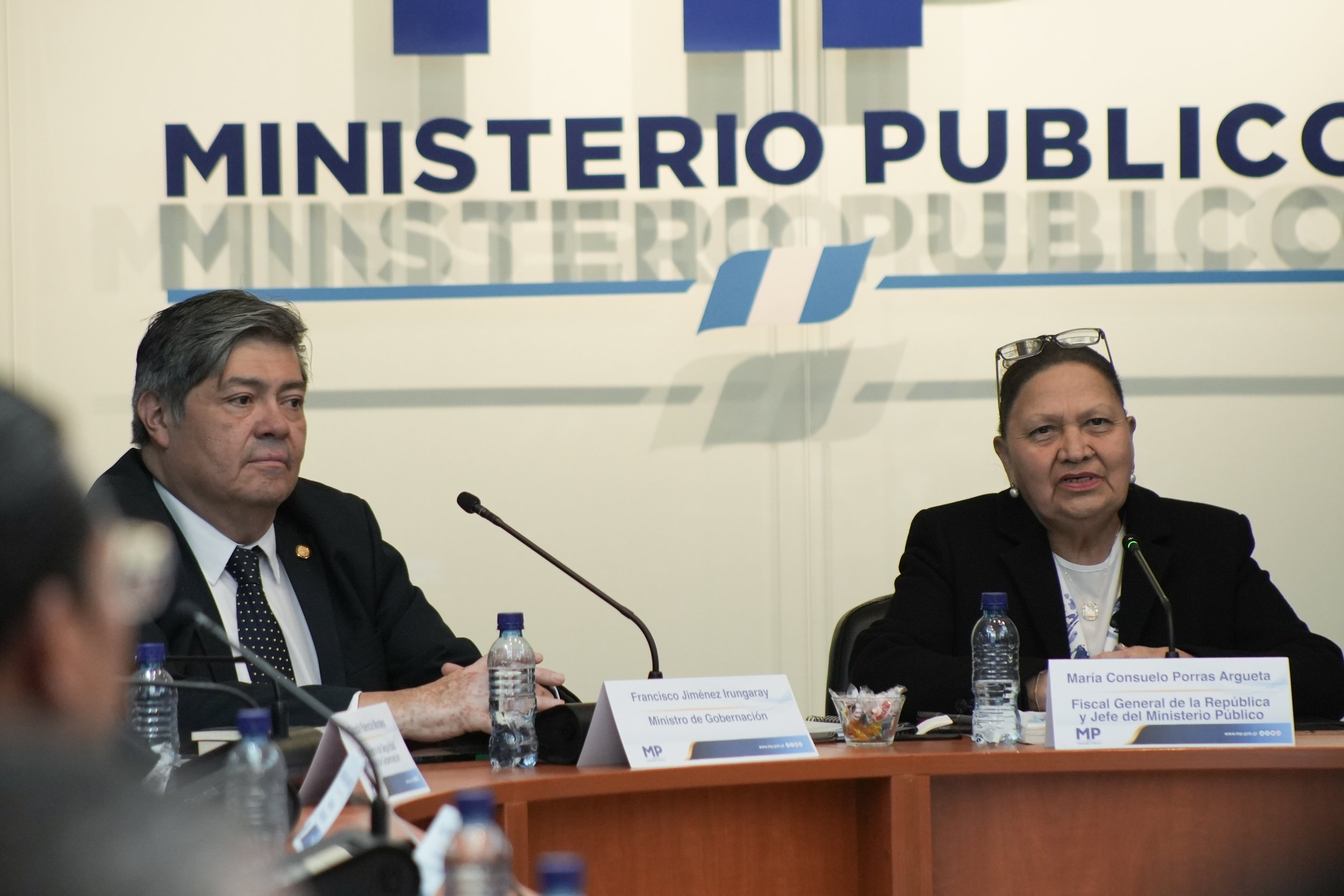  El ministro de Gobernación Francisco Jiménez junto a la fiscal general Consuelo Porras en una reunión en el MP. Foto Emmanuel Andrés 