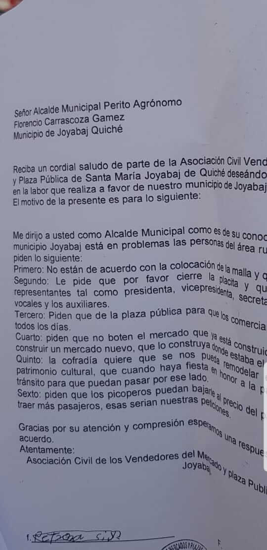  Peticiones entregadas a Florencio Carrascoza 