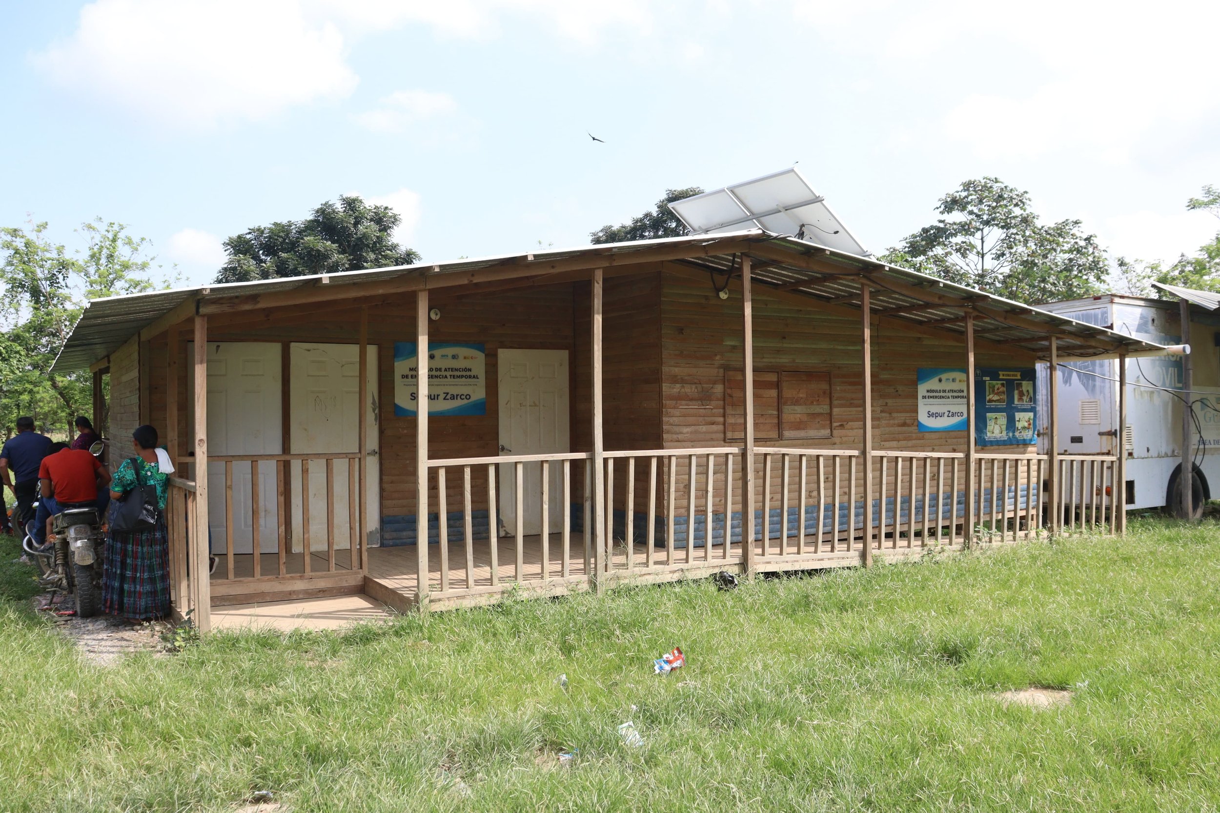  Clínica móvil instalada en la comunidad Sepur Zarco. La sentencia dictó la construcción de un centro de salud tipo A. Foto de Juan Bautista Xol 