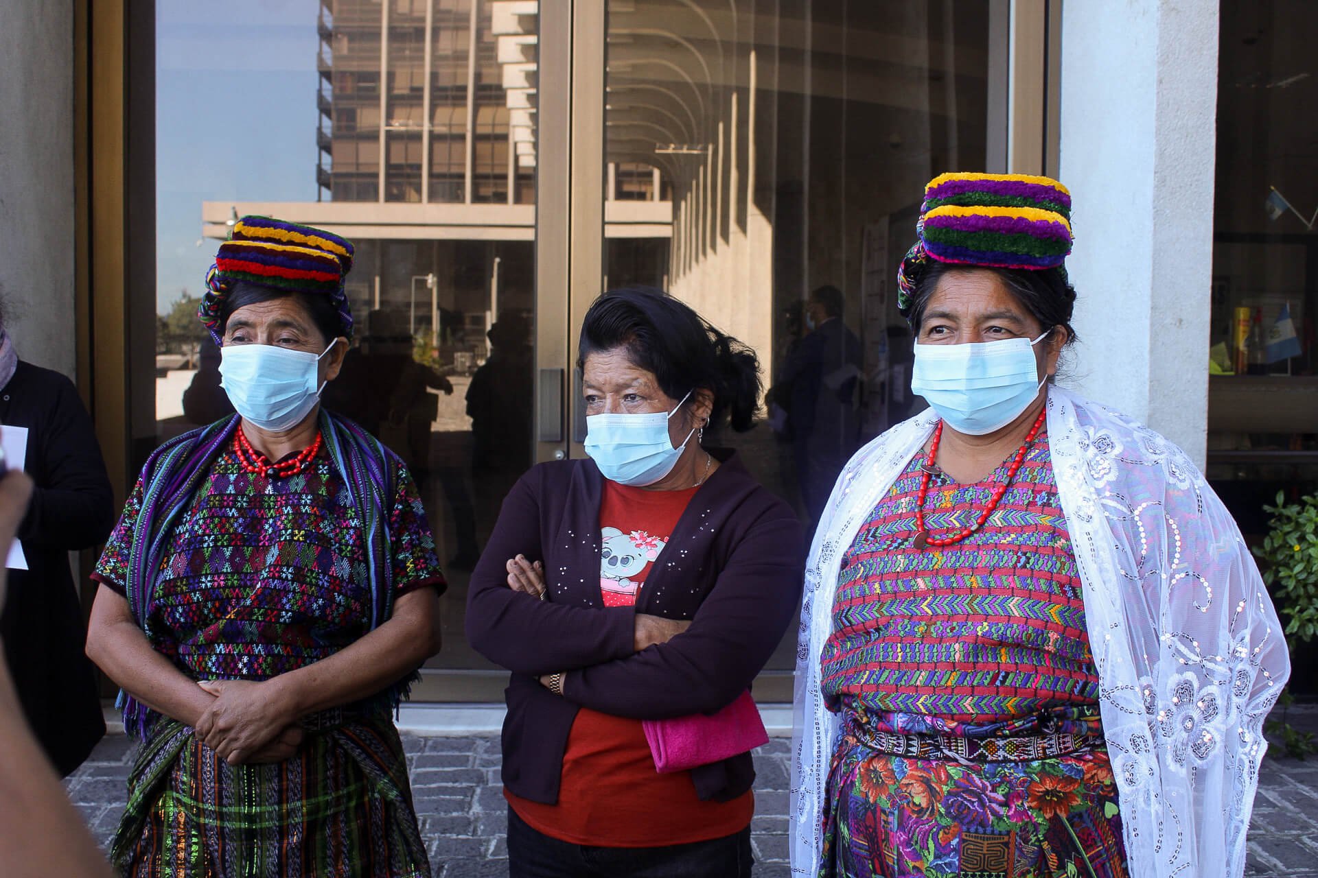  Las sobrevivientes exigen que el Estado admita su participación en los crímenes. / Fotografía: Kristhal Figueroa 