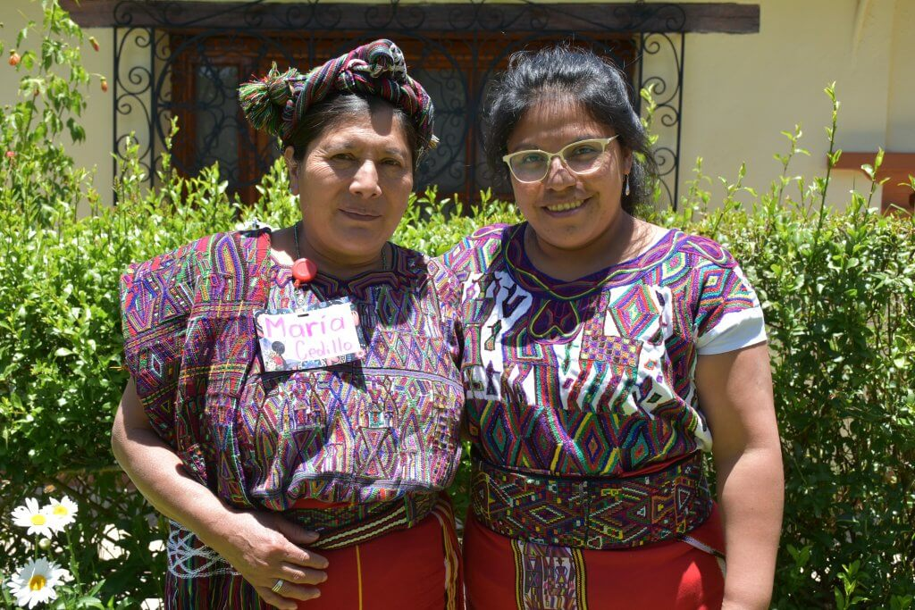  María Cedillo y su intérprete Isabel Ceto. Fotografía: Andrea Rodríguez 