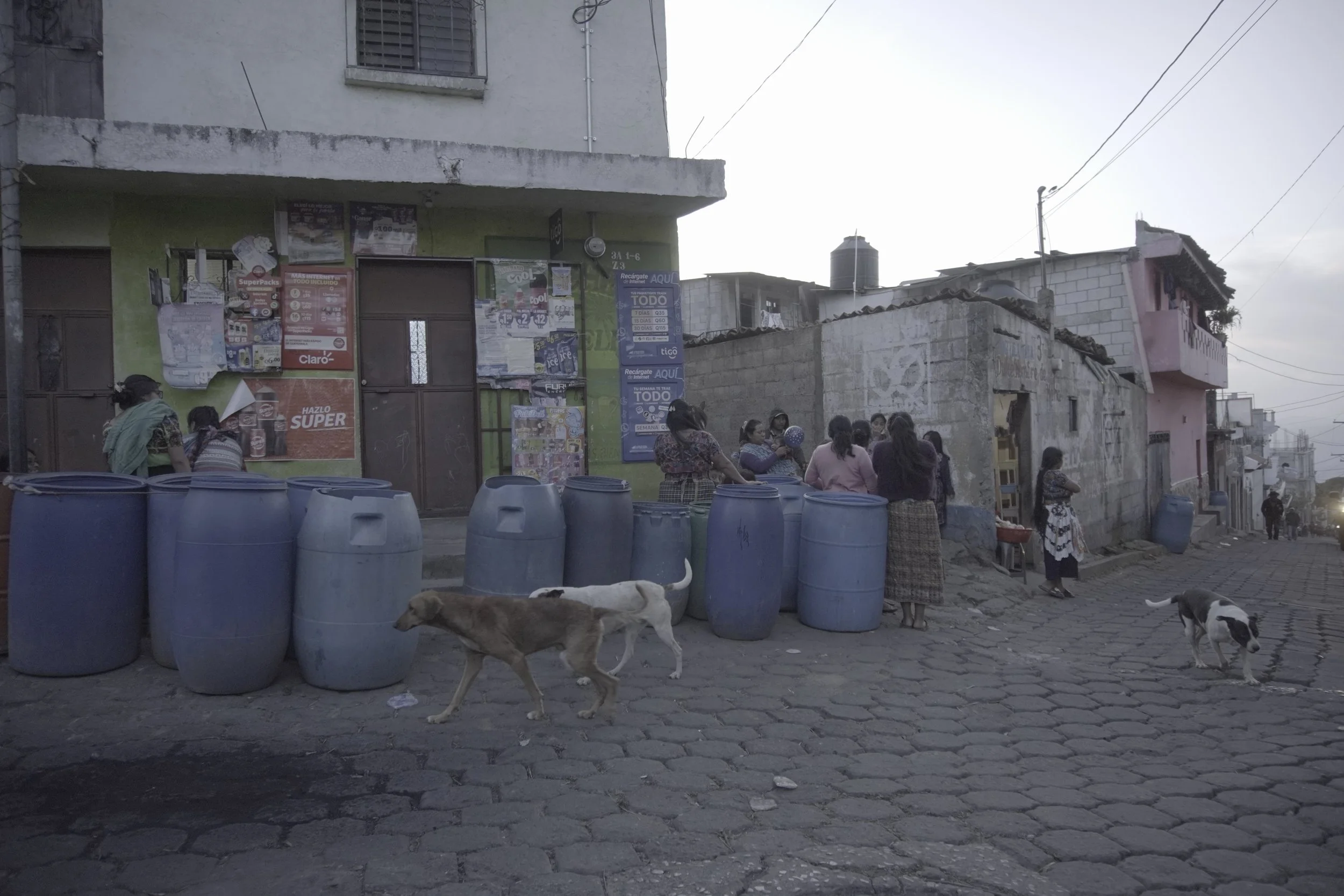  Organizaciones civiles e iglesias han apoyado a la comunidad regalando pipas de agua pero son insuficientes. Crédito Manuel Solano 