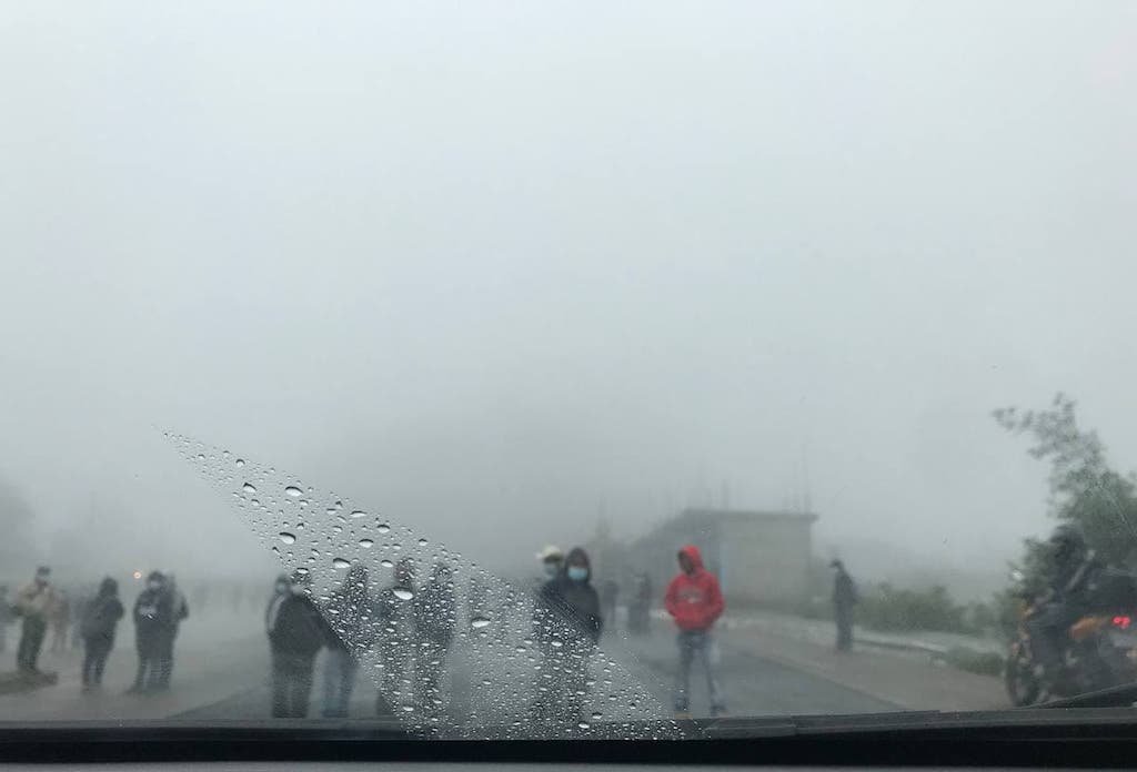  Manifestantes de Sololá, en La Trampa, tapan la carretera panamericana.Foto: Paolina Albani. 