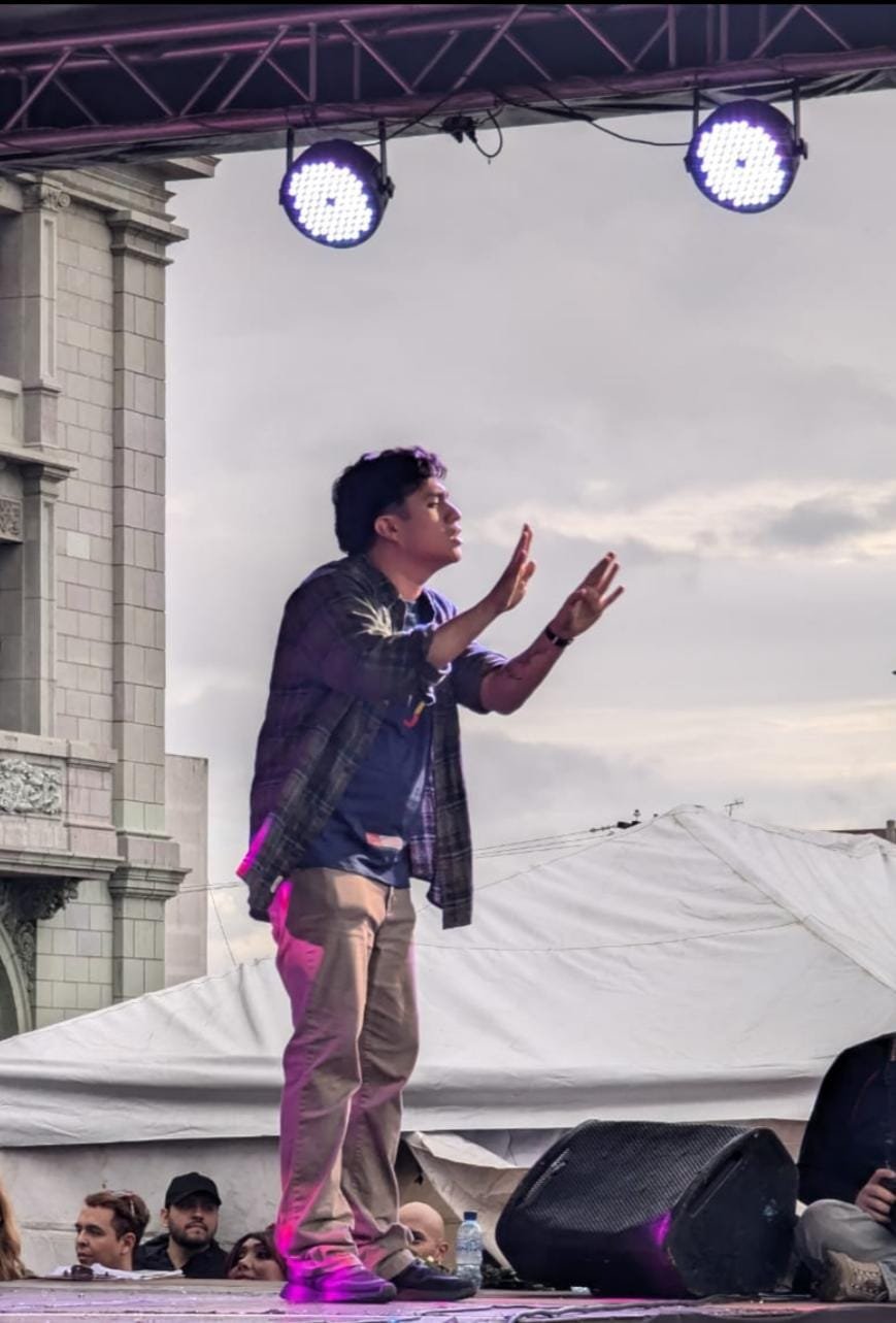  Pablo se desempeñó como intérprete en el Desfile de la Diversidad Sexual. Foto: Bayron García. 