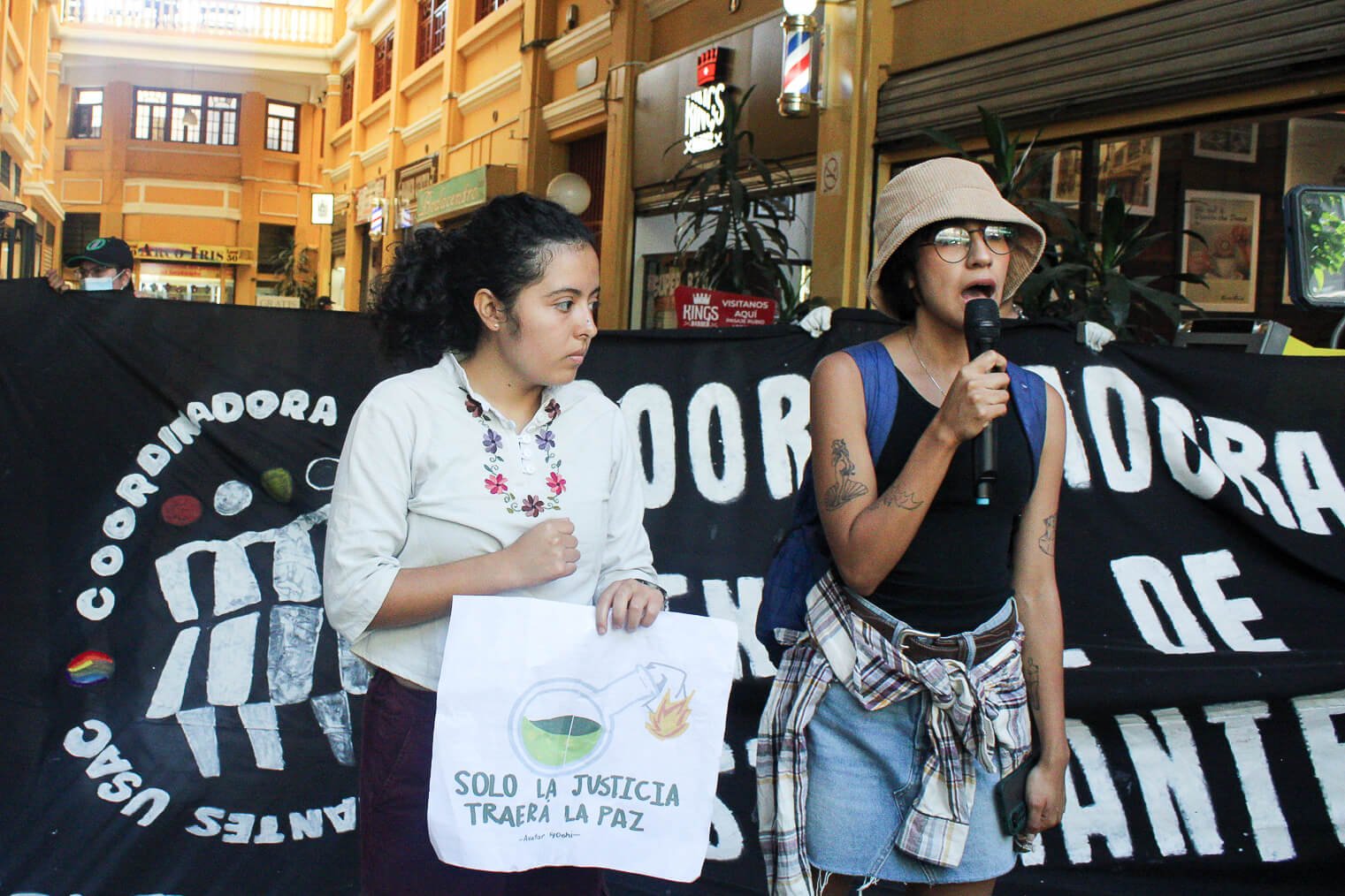  Estudiantes de la Facultad de Farmacia durante su intervención. / Fotografía: Kristhal Figueroa 