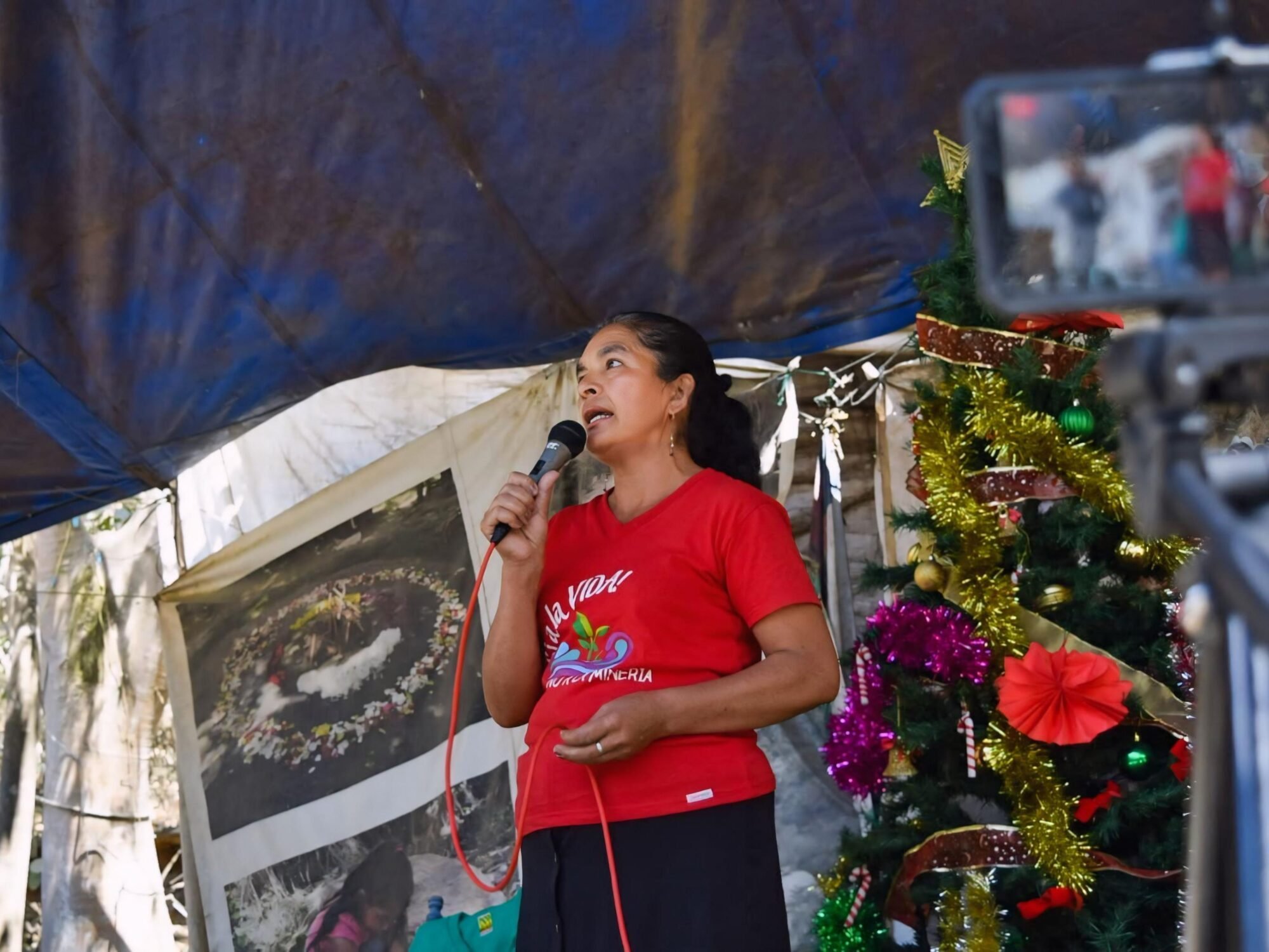  Felisa Muralles durante la conmemoración del Día Internacional de los Derechos Humanos en el plantón de resistencia pacífica de La Puya. Foto de archivo del colectivo Chiviricuarta 