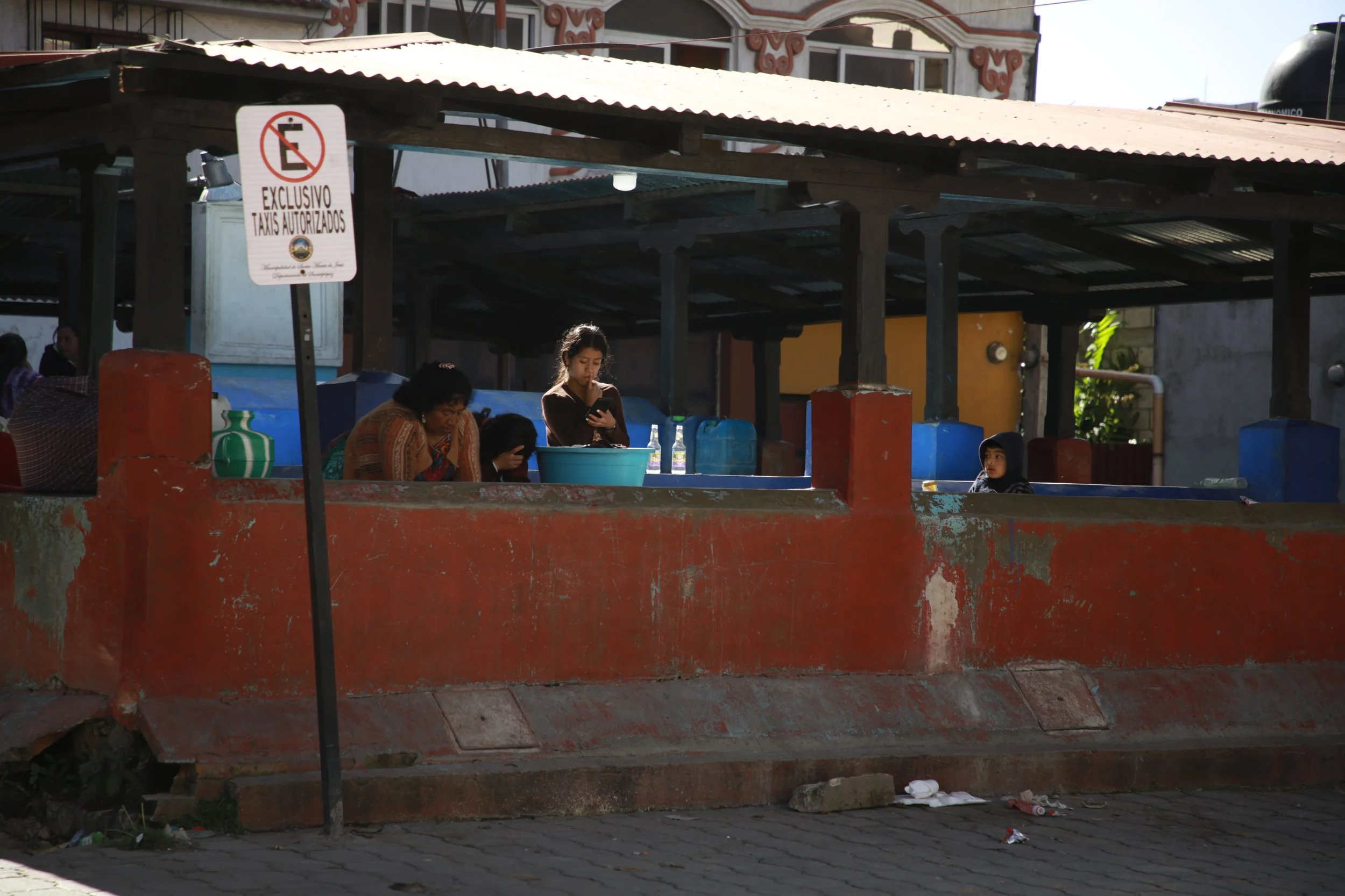  El agua es utilizada para lavar ropa, aseo personal y cocinar alimentos. Con el sismo los tanques colapsaron. Crédito: Manuel Solano 