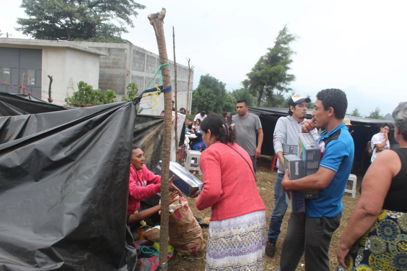  Entrega de ayudas a las familias. Foto: Simón Antonio 