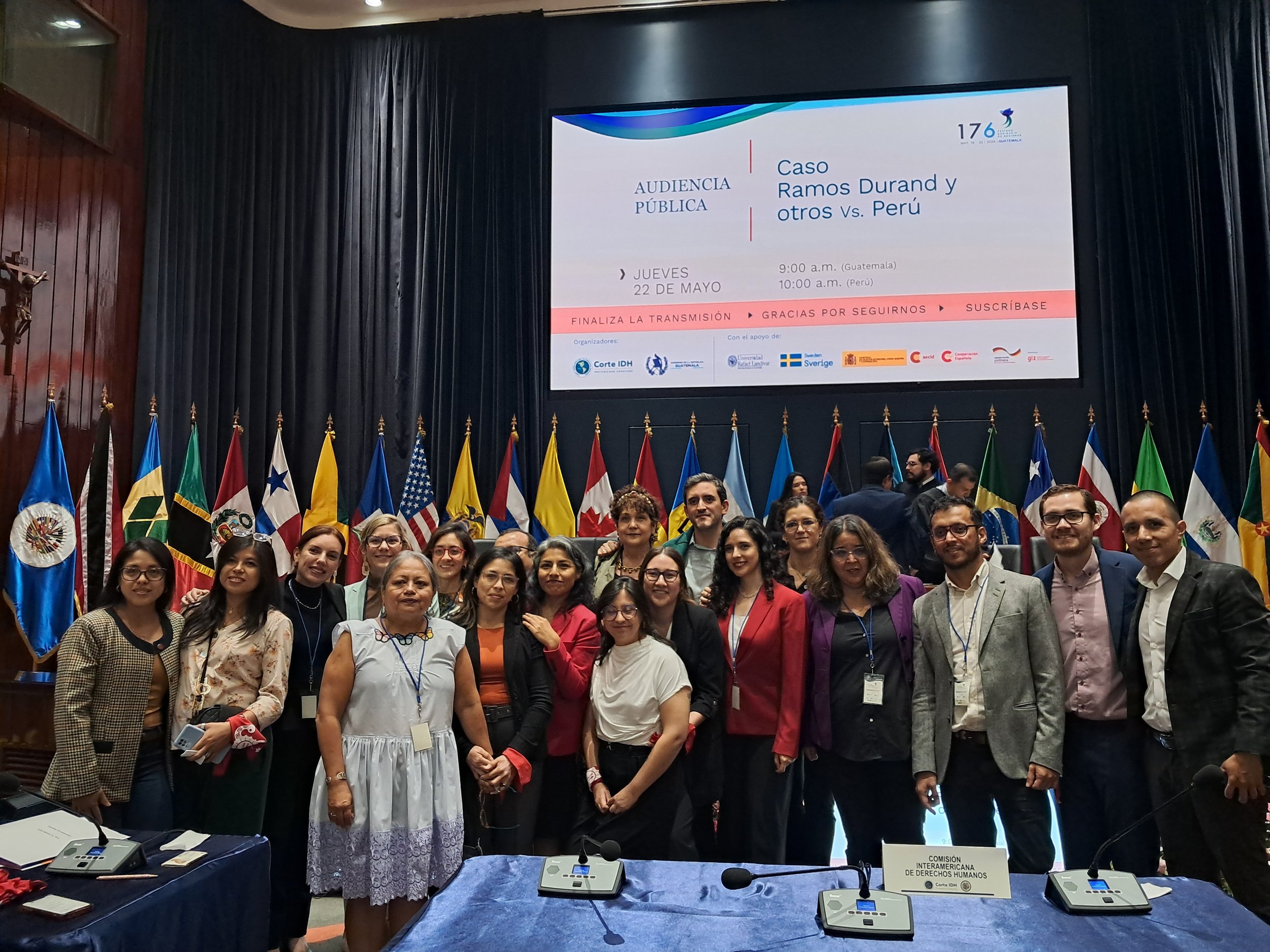  Las hijas de Celia Ramos junto al equipo legal de DEMUS, CEJIL y CDR, al finalizar la audiencia.  Foto: Violeta Cetino 