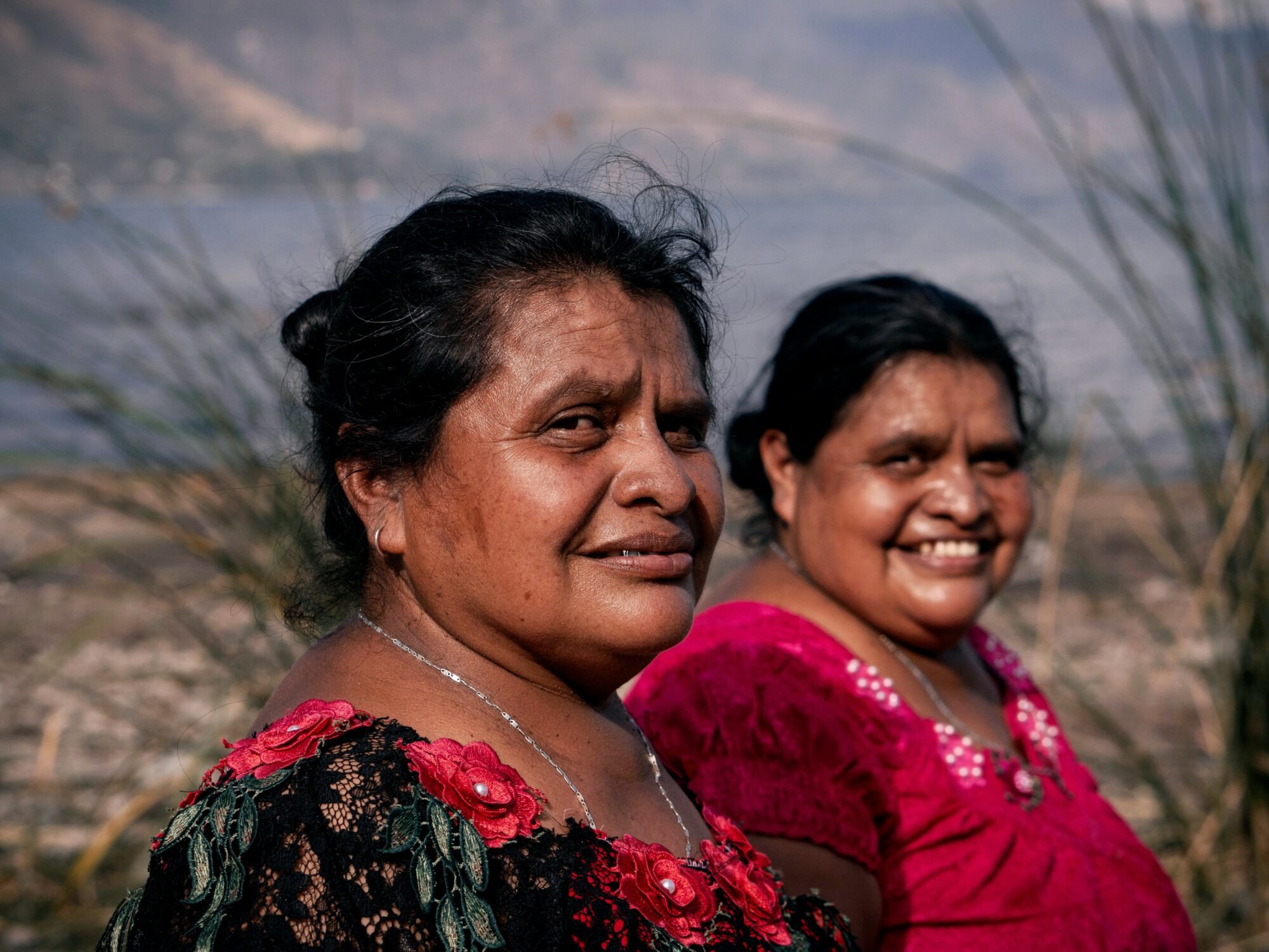  Las mujeres también se han involucrado en el proceso de reforestación para proteger las playas. Foto de Alex PV 