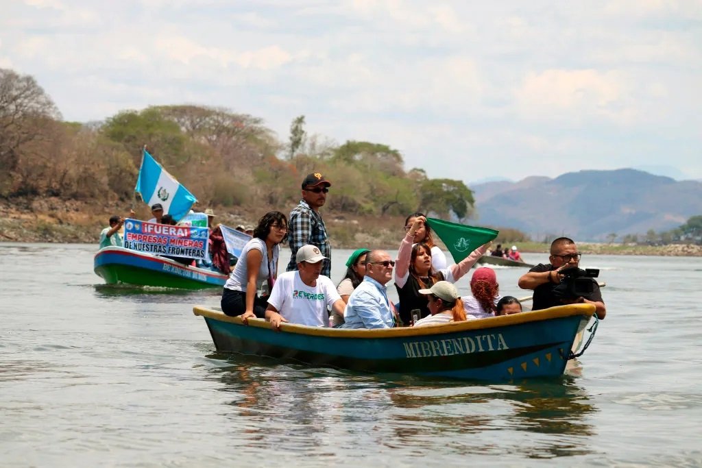  Manifestación de guatemaltecas y salvadoreñas en contra de la mina Cerro de Oro de Asunción Mita. Foto: La Brújula, El Salvador. 