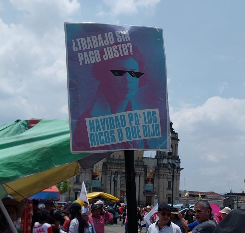 El 1 de mayo, Día Internacional de los Trabajadores, mujeres y jóvenes reclamaron sus derechos. Foto Jasmin López