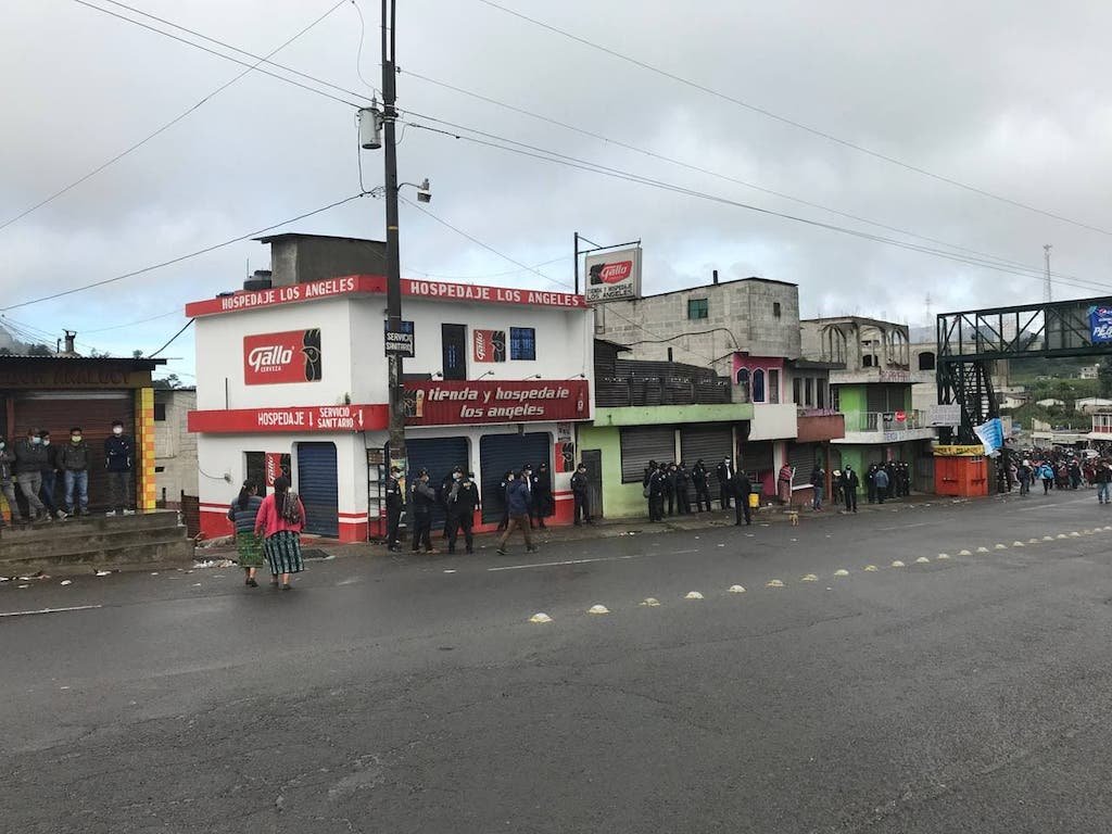  La PNC acudió a la protesta y permaneció allí de forma pacífica.Foto: Paolina Albani. 