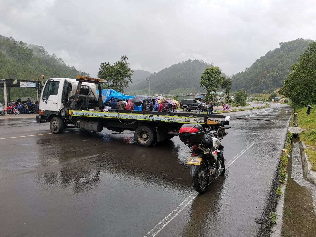  Bloqueo de la carretera en Maria Tecun. Foto: Nelton Rivera. 