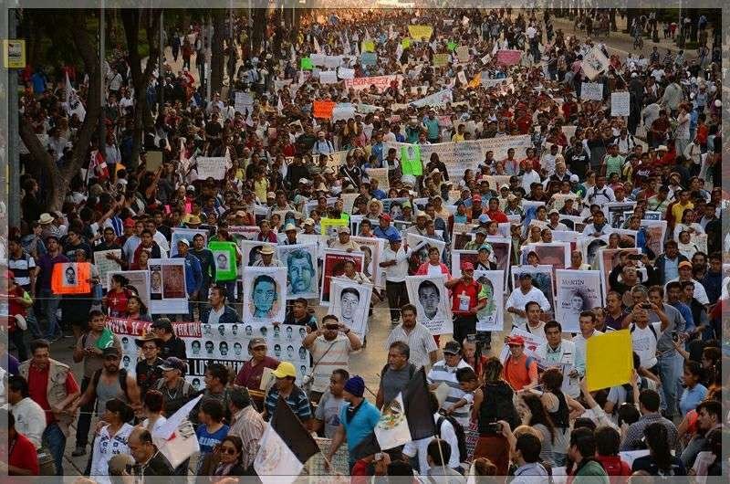  Manifestación para exigir justicia por los 43 normalistas de Ayotzinapa.   Foto: www.elnoreste.mx 