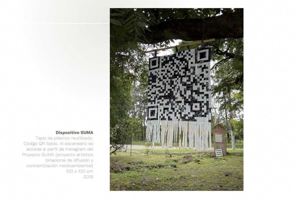  Foto: Guadalupe Carrizo – Tapiz de plástico reutilizado 