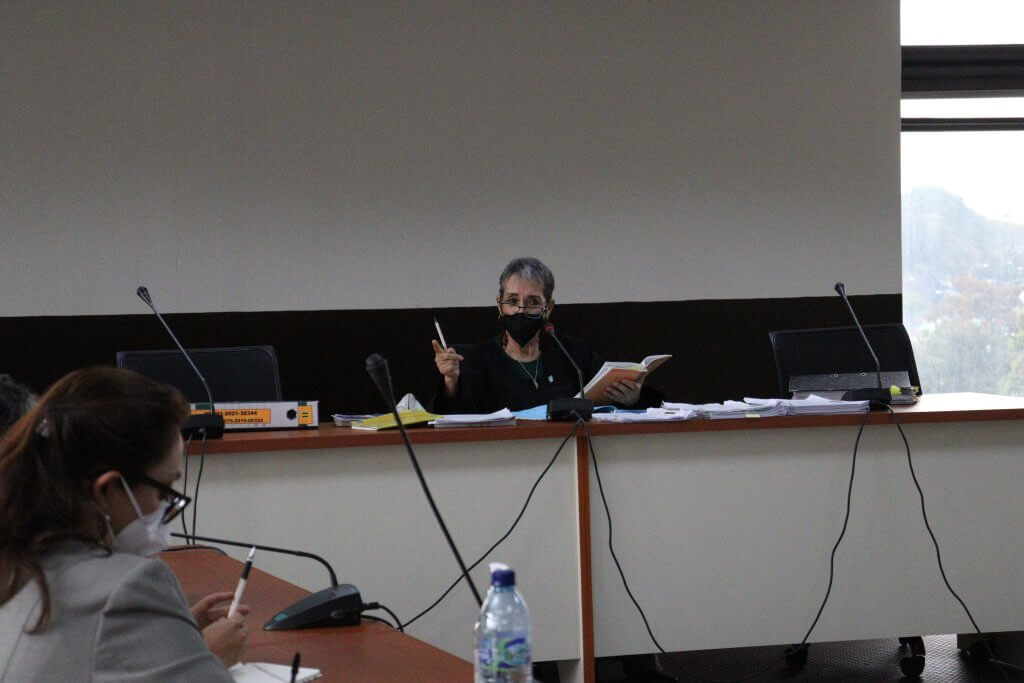  La jueza Oly González resolvió que Virginia Laparra cometió “abuso de autoridad” al denunciar administrativamente a Lesther Castellanos. Fotografía: Andrea Rodríguez 