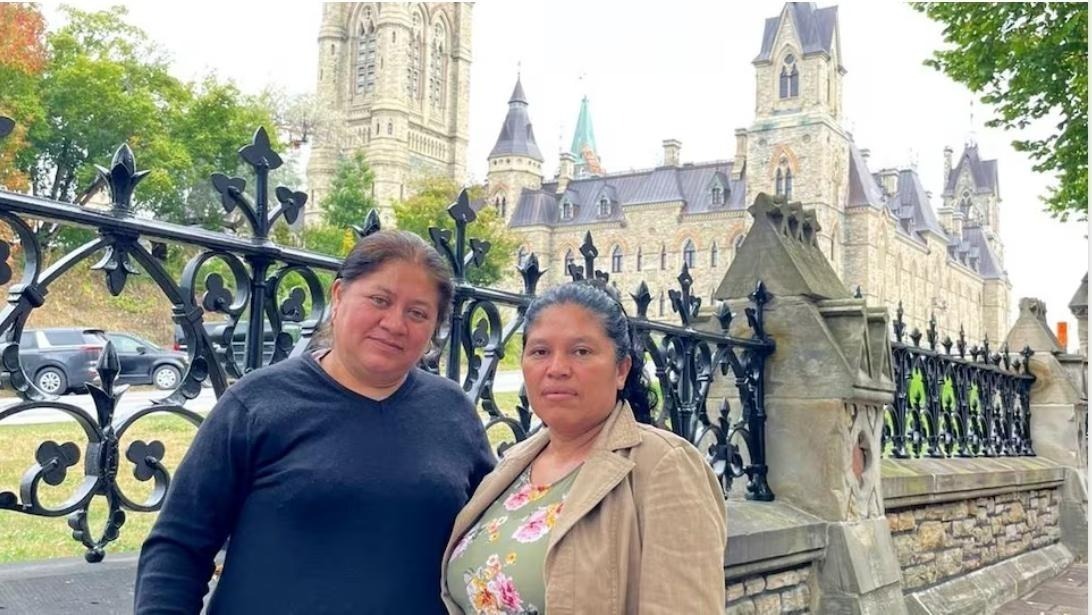 Marisol Guerra y Marta Muñoz, delegadas del Parlamento Xinka de Guatemala, durante un evento organizado durante su visita a las provincias marítimas de Canadá, en Nueva Escocia, Nuevo Brunswick y la Isla del Príncipe Eduardo. Foto: Breaking the Silence / Rompiendo el Silencio · Guatemala-Canadá / Cortesía
