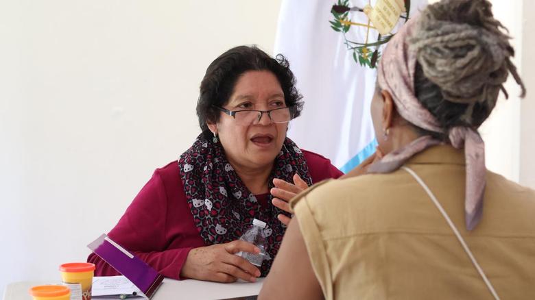 Mujer habla sobre su experiencia en el trabajo doméstico.